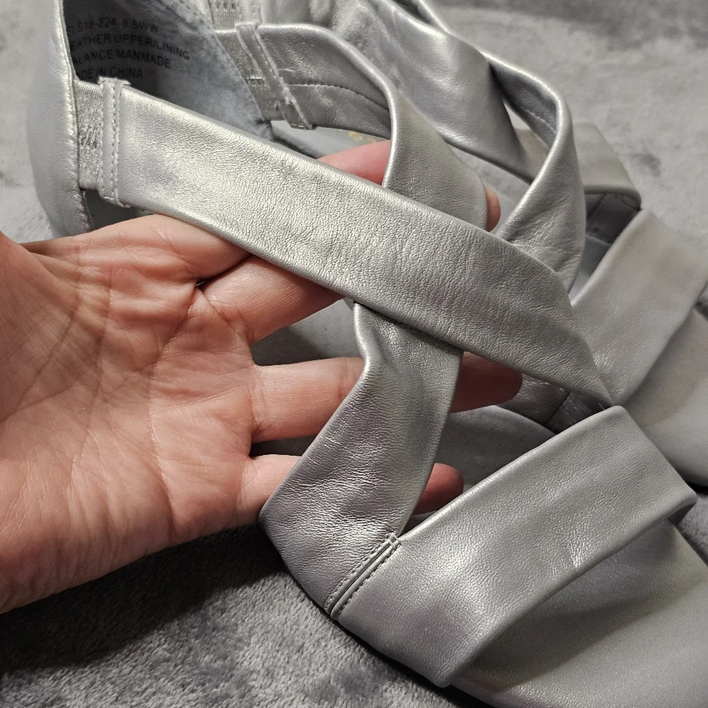 David Tate Silver Women's Wedge Sandals Size 8.5WW. Leather Upper‎